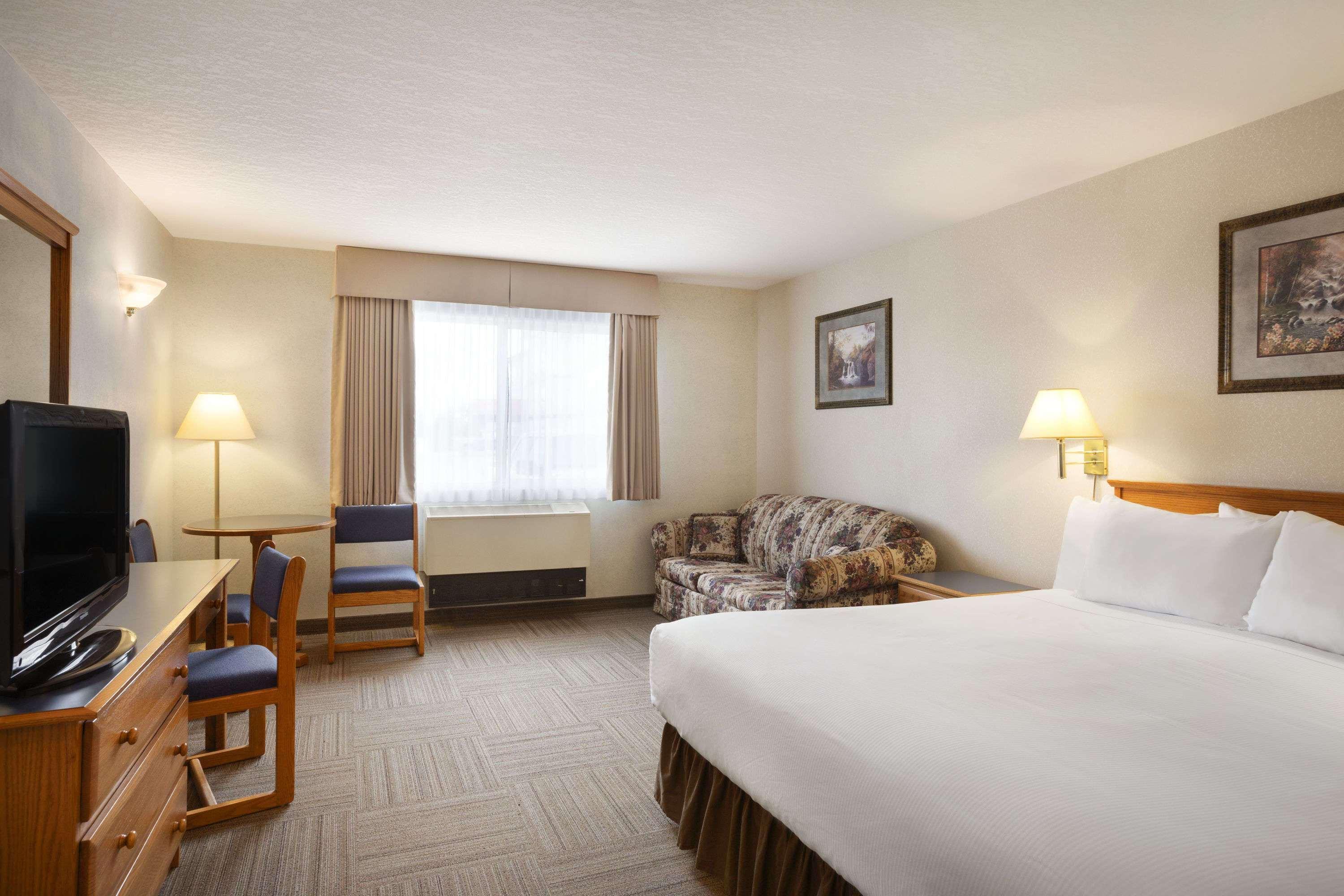 Days Inn By Wyndham Hinton Zewnętrze zdjęcie