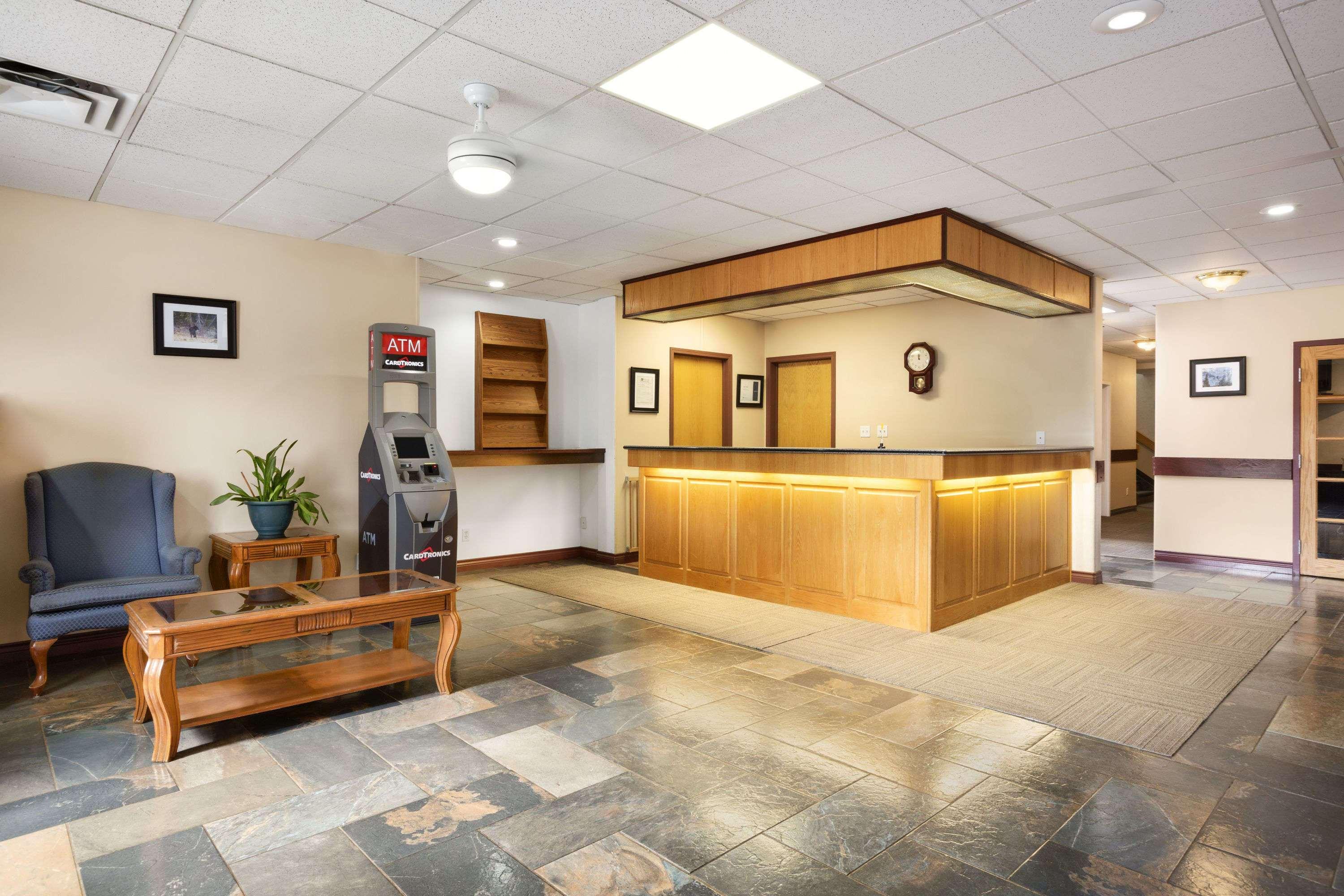 Days Inn By Wyndham Hinton Zewnętrze zdjęcie