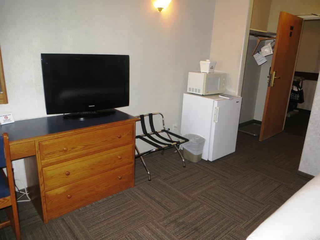 Days Inn By Wyndham Hinton Zewnętrze zdjęcie